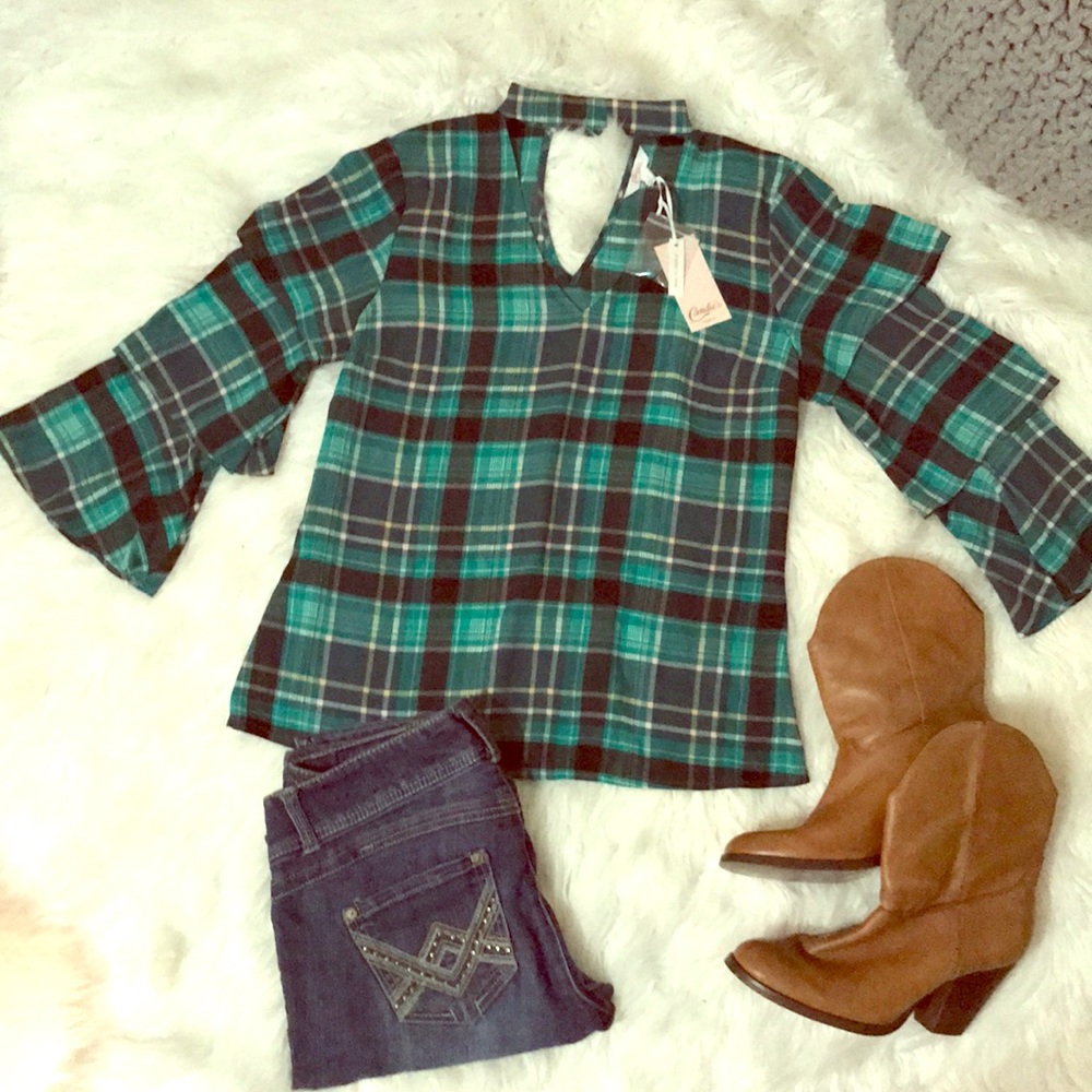 Choker neck plaid shirt w/ ruffle sleeves